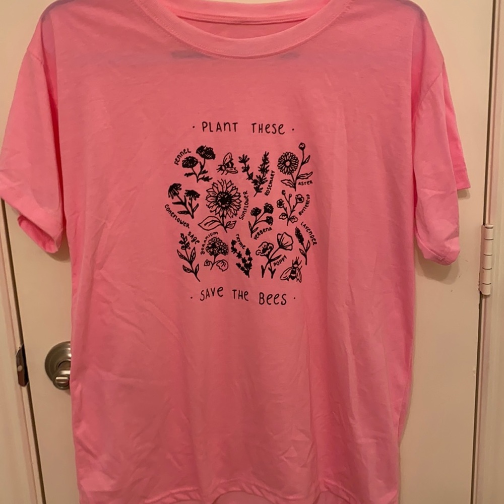 Cute oversized graphic tee shirt. Save the bees.